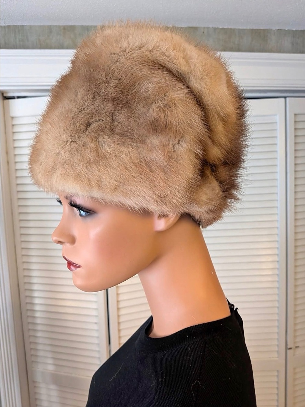 Vintage Rolande Des Roches Honey Mink Beret — Montreal